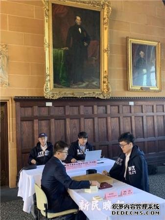 世界冠军对弈与学生棋赛同场进行 大学生围棋世锦赛在悉尼大学