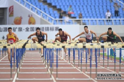 刘翔小师弟曾建航在男子110米栏比赛中夺冠。组委会供图