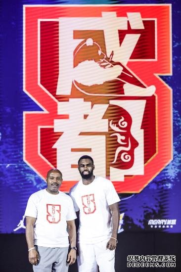 NBA球星哈达威父子助阵NBA5v5精英篮球赛成都赛区 供图