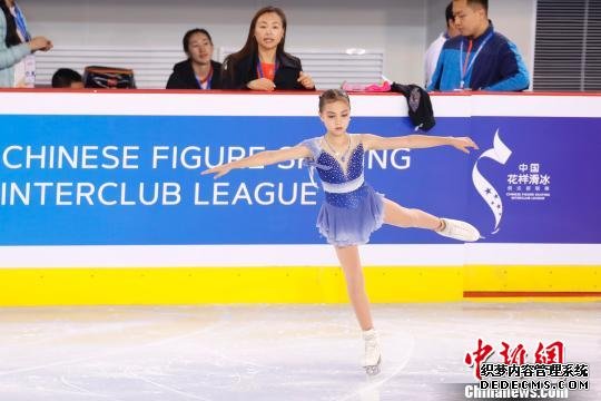 中国花滑名将陈露的女儿安娜 赵峭 摄