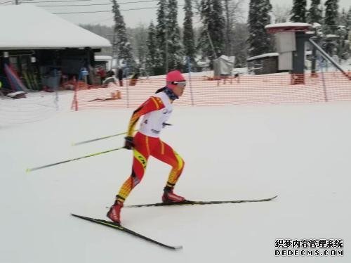 池春雪在越野滑雪比赛中。供图